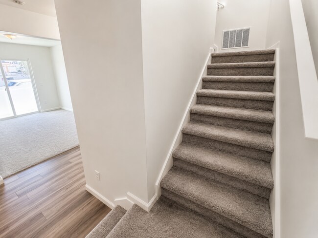 Foto del edificio - Brand New 2-bed 2-bath End Unit Townhome