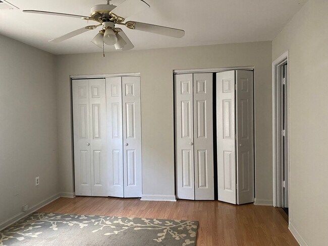 Building Photo - Cute 2/2 on Whitehall Road Available NOW!