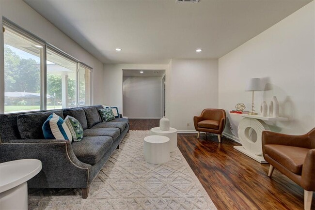 Foto del edificio - 1510 Melrose Dr