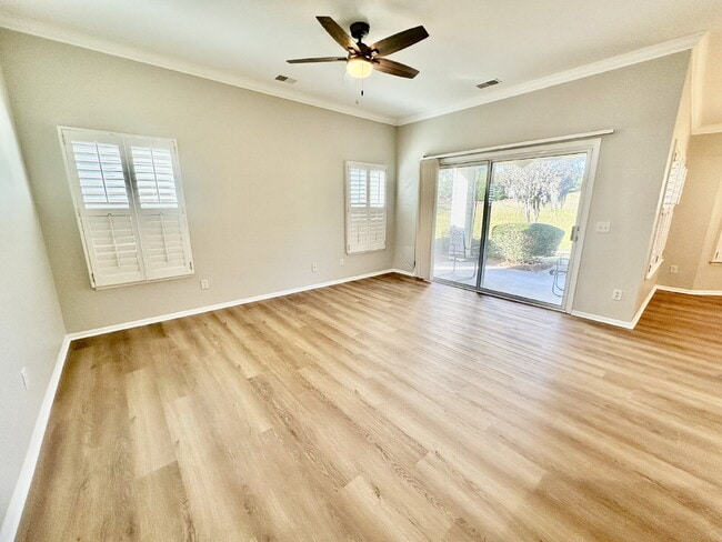 Foto del edificio - Recently Updated Two Bedroom Home in Sun C...