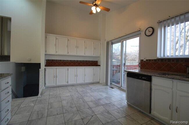 Building Photo - 15570 Mt Vernon St