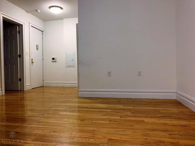 Foto del edificio - 2 bedroom in ASTORIA NY 11105