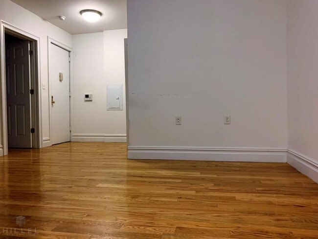 Building Photo - 2 bedroom in ASTORIA NY 11105