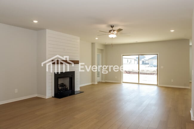 Building Photo - 106 Chain Bridge Circle