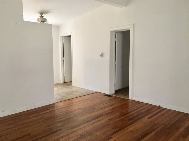 Building Photo - 1655 Sharkey St