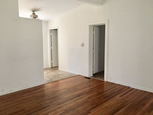 Building Photo - AVAILABLE AUGUST 2026 - Minutes from the Stadium