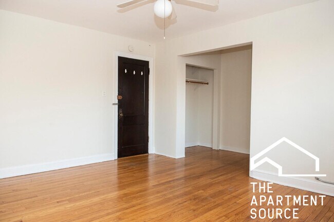 Photo - 3345 N Marshfield Ave Apartment