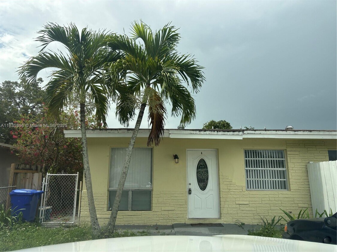 Foto principal - 4156 SW 24th St