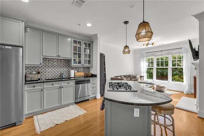 Foto del edificio - 825 Highland Ln NE
