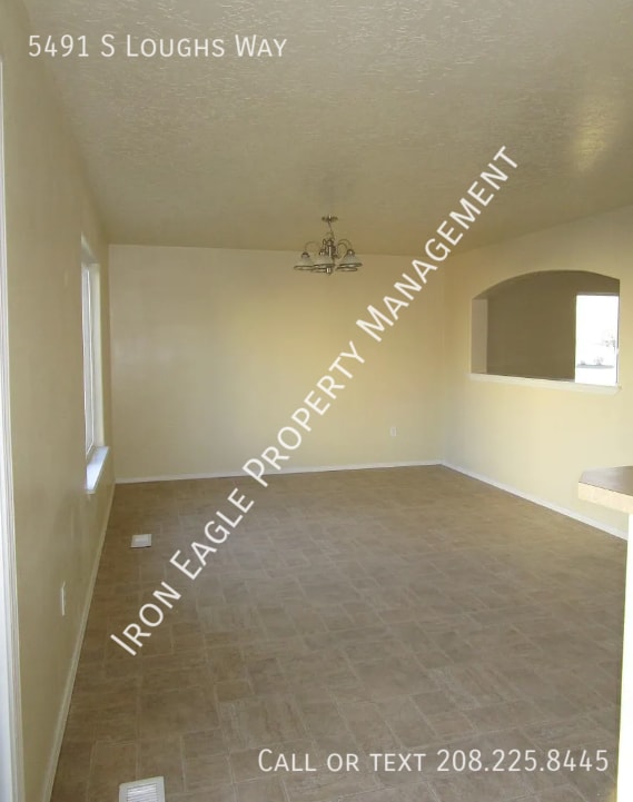 Foto del edificio - 5491 S Loughs Way