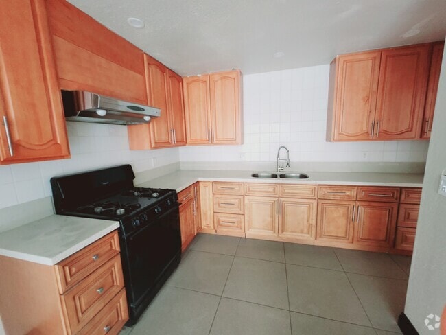 Kitchen - 2162 W Brownwood Ave