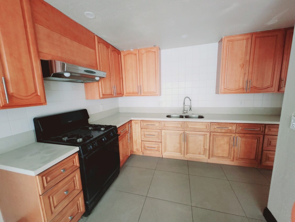 Kitchen - 2162 W Brownwood Ave