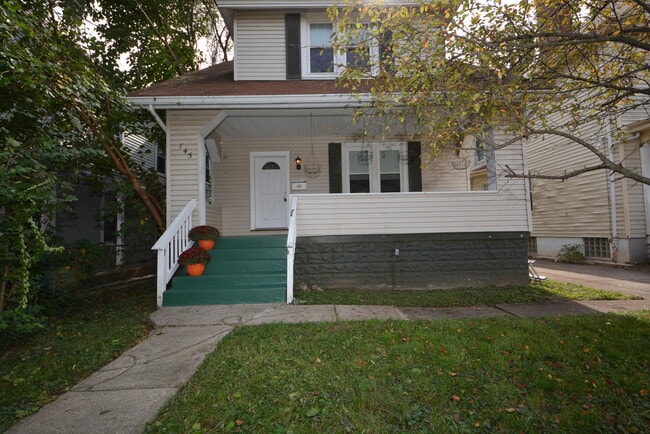 Building Photo - 745 E Epworth Ave