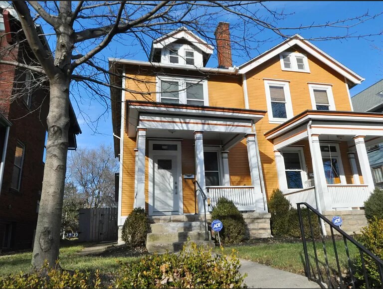 Primary Photo - 476 Vermont Pl