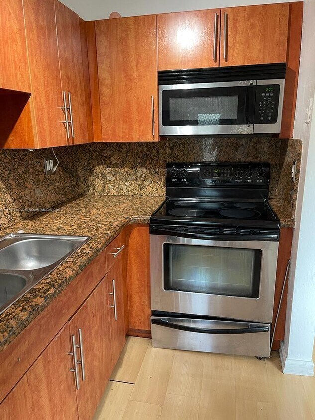 Foto principal - 1500 NE 127th St