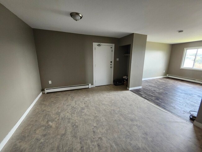 Building Photo - 7 Roxbury Dr