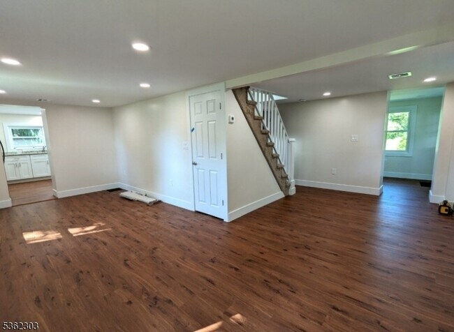 Building Photo - 439 Victory Ave