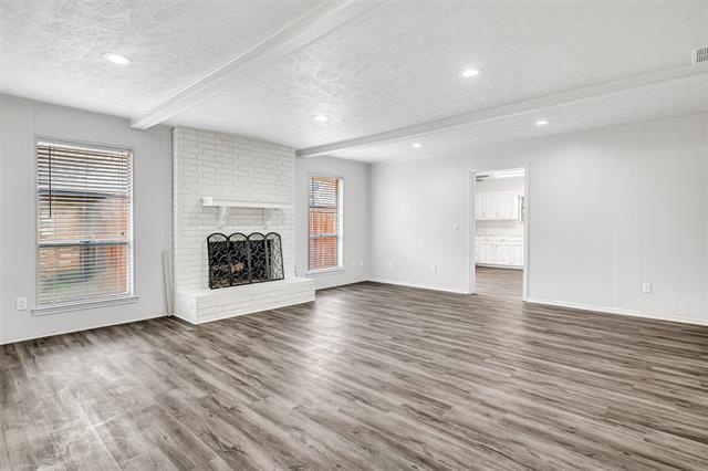 Foto del edificio - 2108 Teakwood Ln