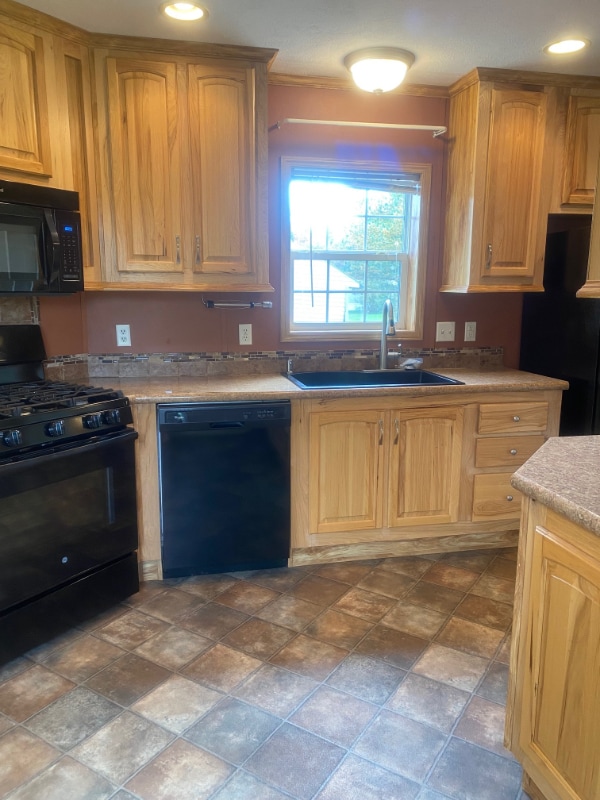 Building Photo - 36 River St