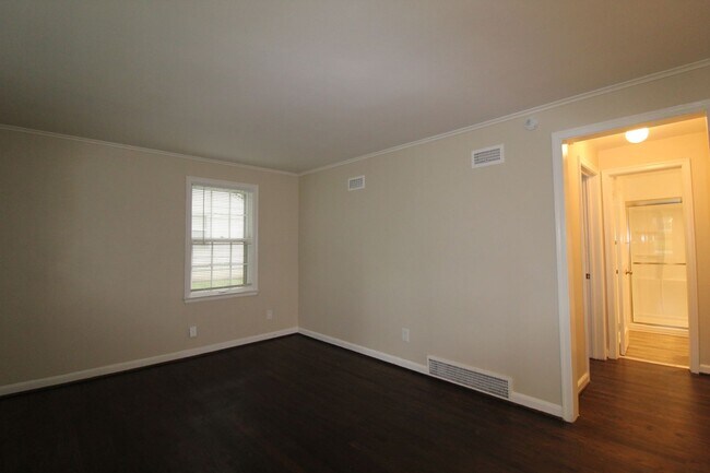 Building Photo - June FREE On This Updated 1 Bedroom 1 Bath Duplex in Navy Hill Area in Olathe
