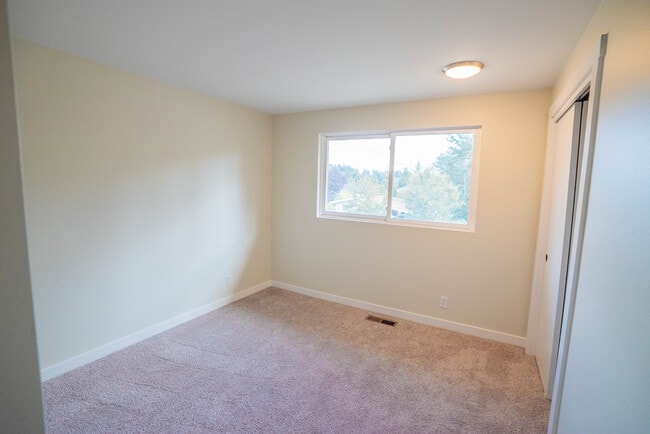 Building Photo - 15307 10th Ave NE