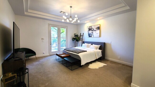 Foto del edificio - 2 Story custom home located in guard gated...