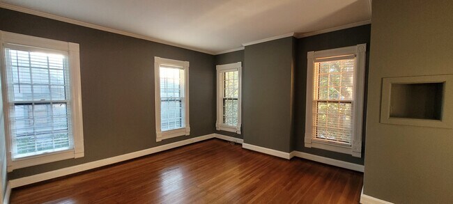 Building Photo - 463 W Gray St