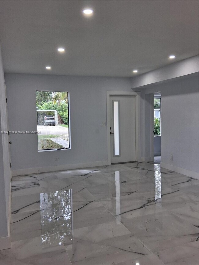 Foto del edificio - 1535 NE 139th St