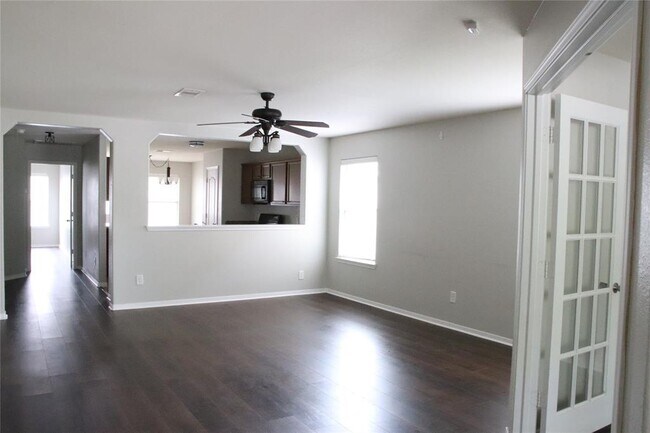 Foto del edificio - 2710 Sandberry Dr