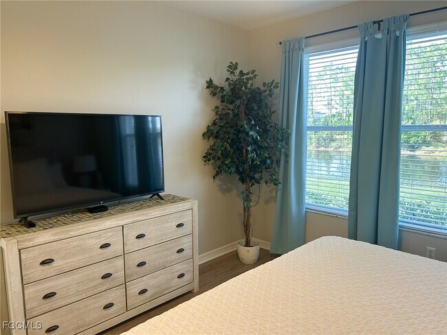 Foto del edificio - 10139 Colonial Country Club Blvd