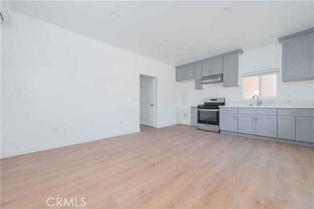 Foto del edificio - 5033 Sultana Ave