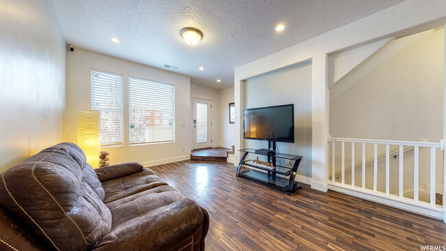 Foto del edificio - 4851 W Daybreak Pkwy