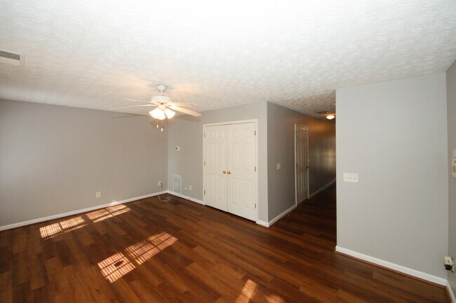 Building Photo - 5689 Strathmoor Manor Cir