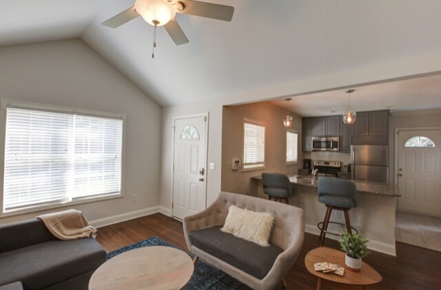 Foto del edificio - 2 Bedroom 1 Bathroom Duplex