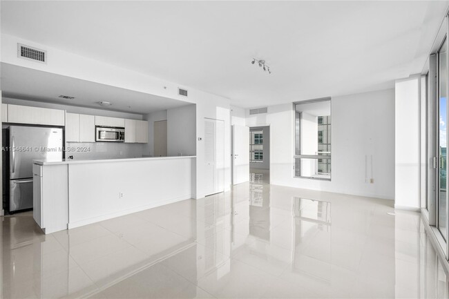 Foto del edificio - 300 S Biscayne Blvd