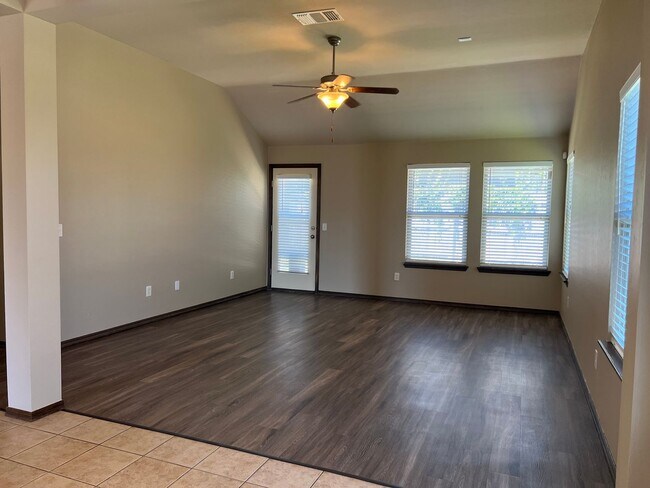 Building Photo - ?CHARMING EDMOND HOME IN THE VALENCIA NEIG...