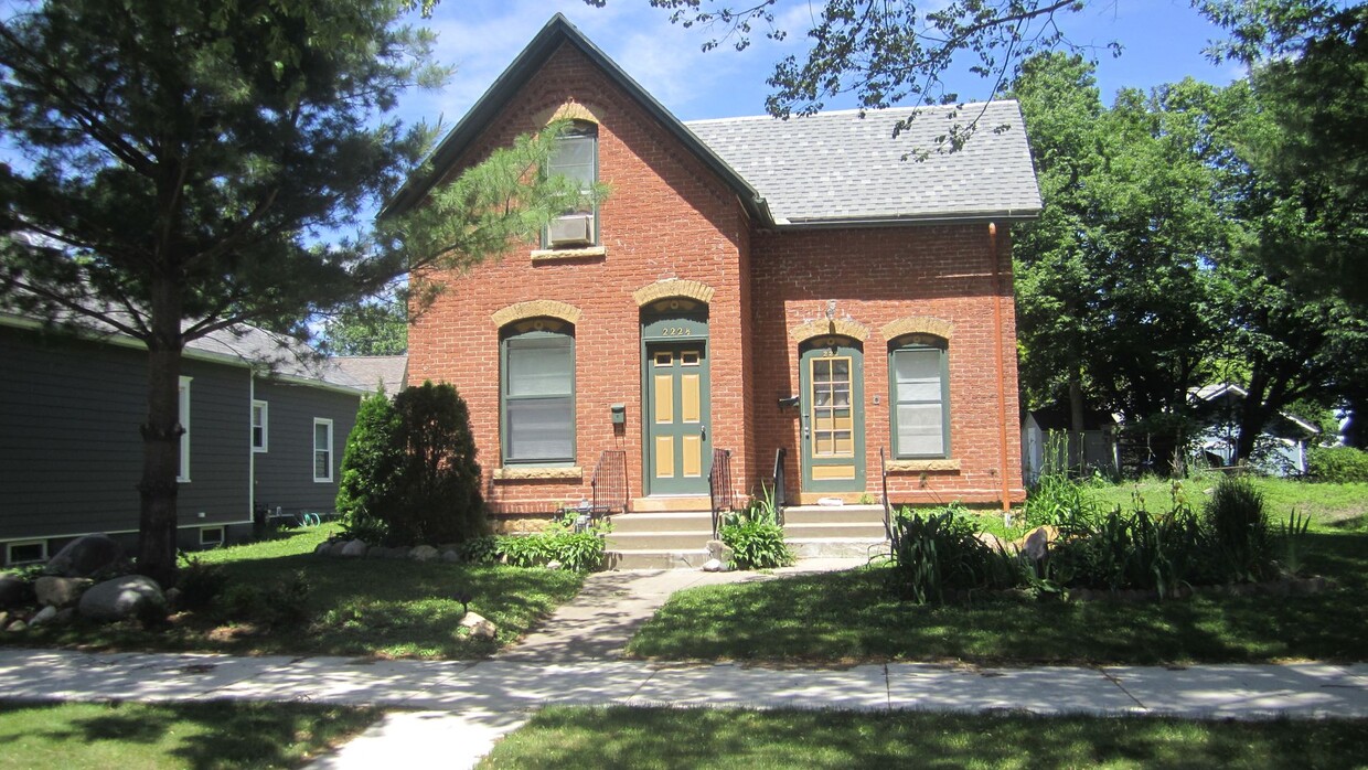 Primary Photo - 222 W Lewis