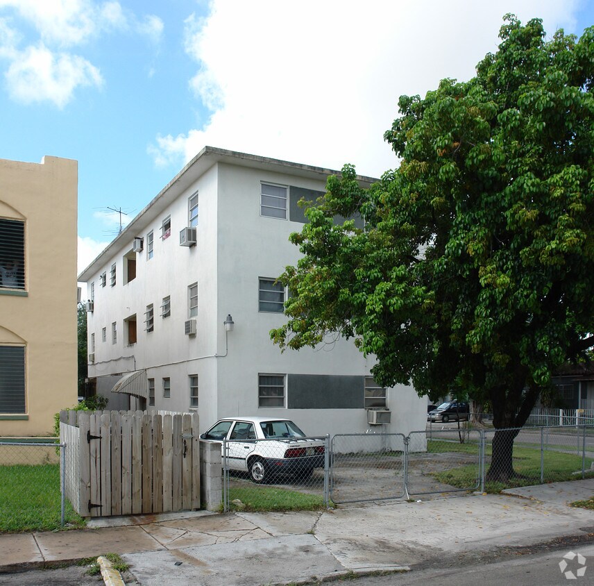 Building Photo - 611 SW 21st Ave