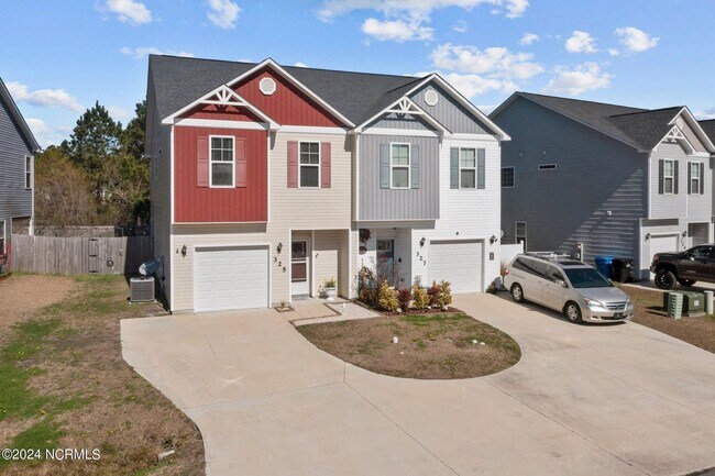 Building Photo - Holly Ridge Townhome Available!