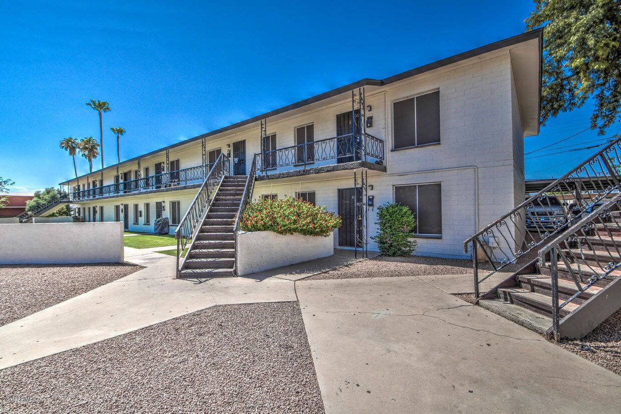 Primary Photo - 100 W Ray Rd