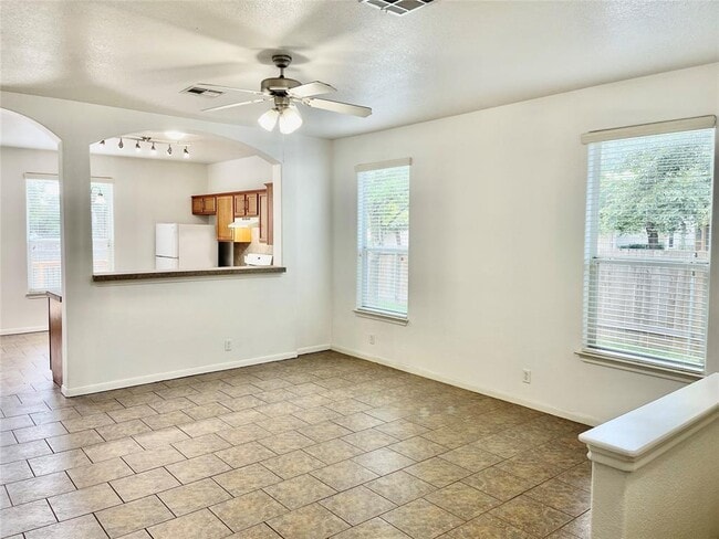 Building Photo - 2419 Allred Dr