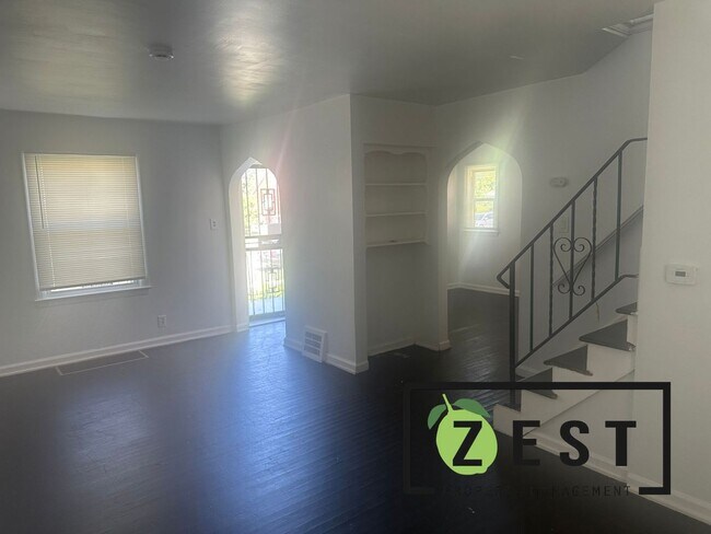 Foto del edificio - OPEN HOUSE- 1/6! 3PM-3:30PM! WELCOME HOME! 3BDRM 1.5BTH w/ GARAGE!!!