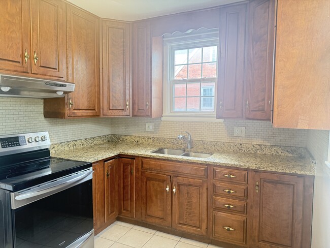 Building Photo - 129 Garber Ln