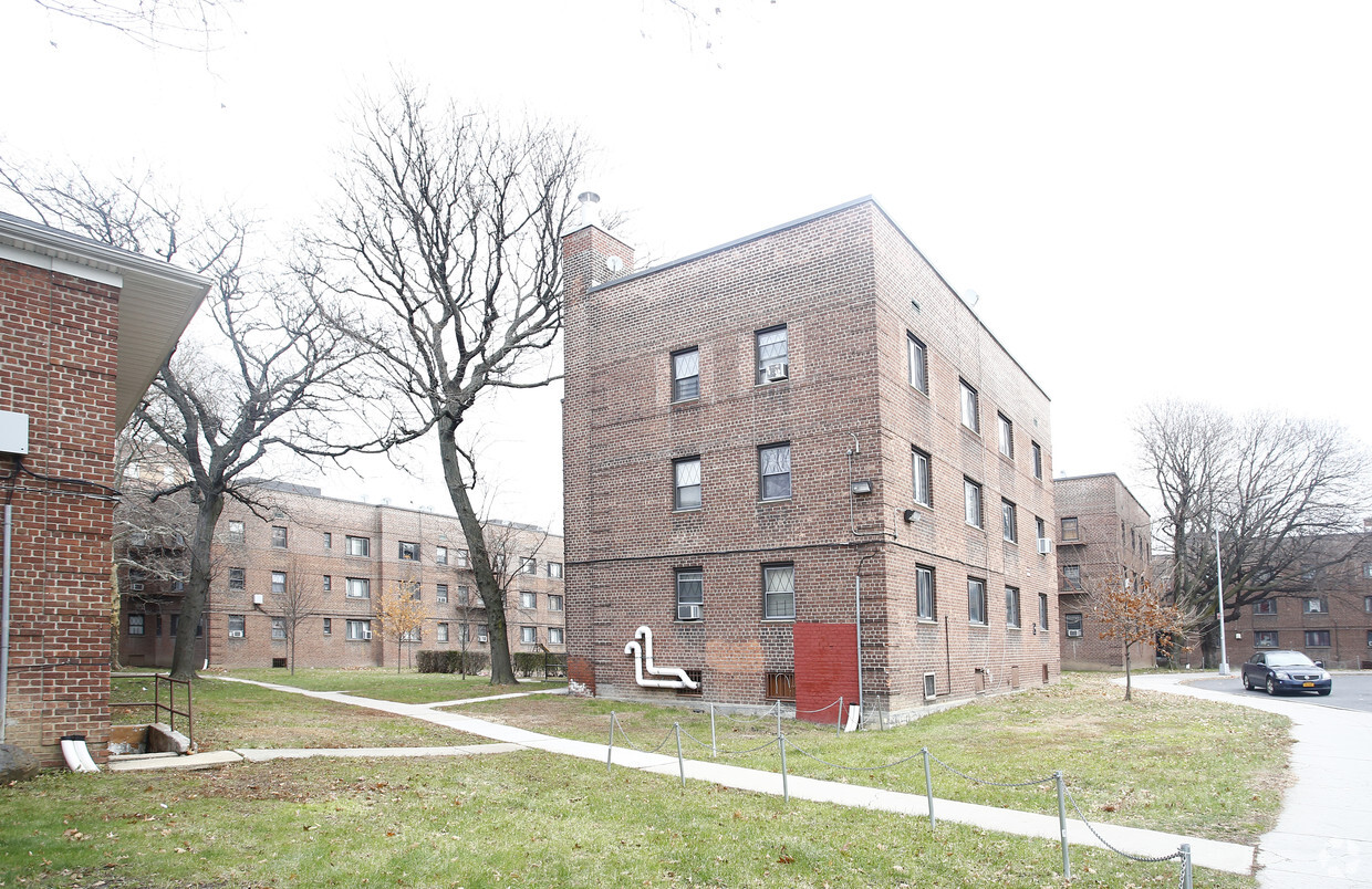 Building Photo - Clarendon Gardens