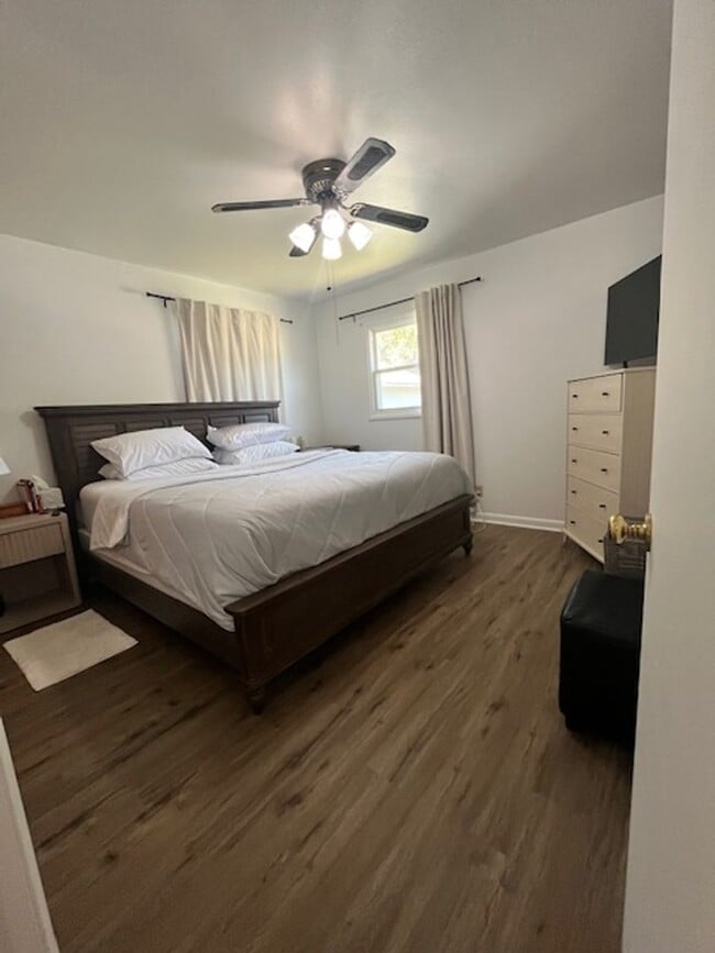 Building Photo - Beautifully Maintained 3-Bedroom Upper Uni...