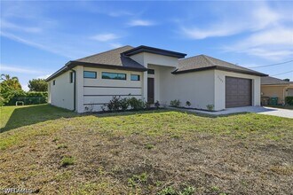 Building Photo - 2303 NW 18th Pl