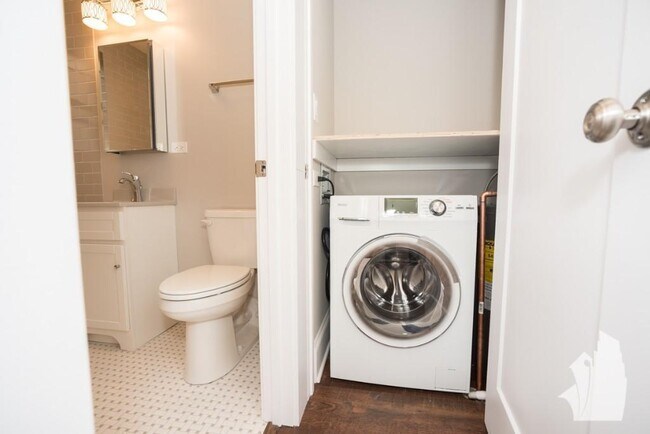 Foto del edificio - 829 W Lakeside Pl