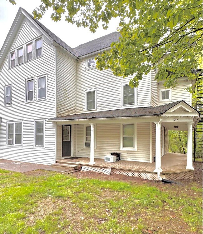 Building Photo - 955 NY-52