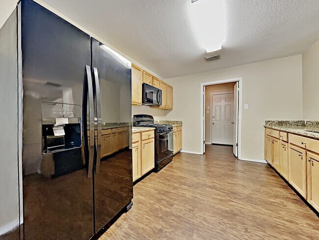 Foto del edificio - 9211 Shaded Pines Dr