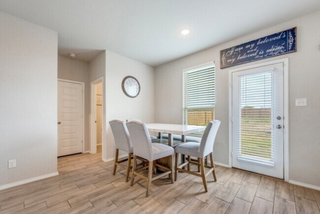 Building Photo - 926 Hurstwood Dr